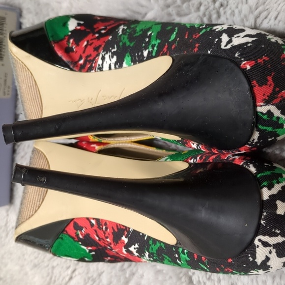 Marc Fisher Open Toe Platform Heels, Red Black Green Yellow White, Size 9.5 M - Picture 11 of 15